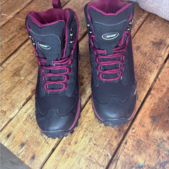 Baffin Black and Pink Winter Boots with Waterproof Design - Picture 1 of 6
